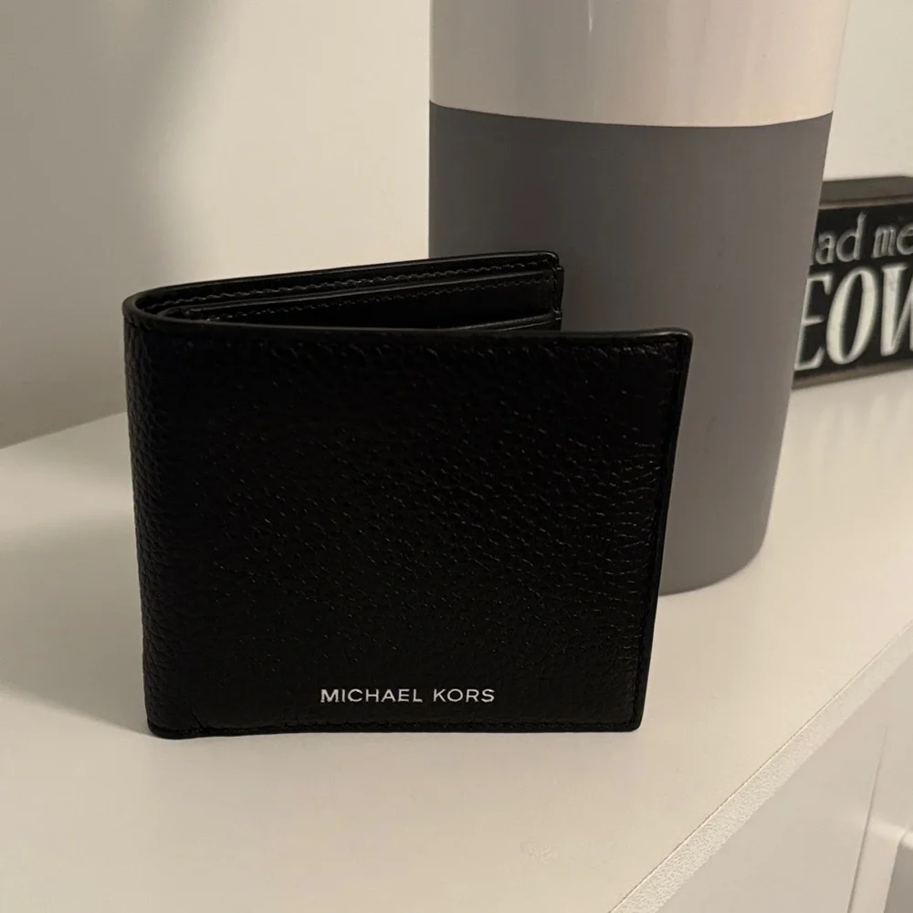 Michael Kors Men’s Black Pebbled Leather Bifold Wallet - Picture 1 of 3